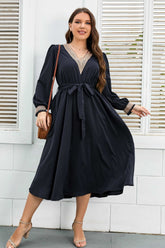 Robe mi-longue contrastée à taille nouée grande taille